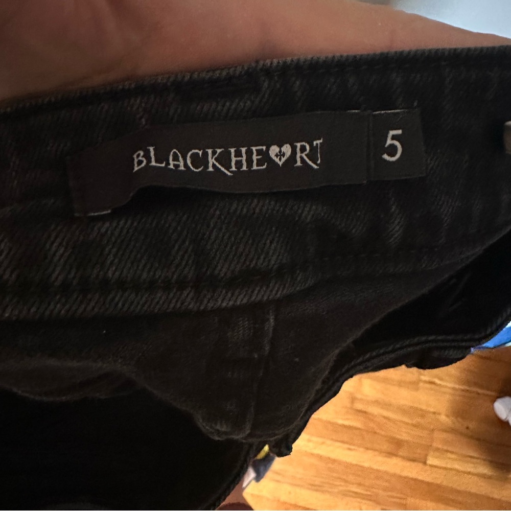 Blackheart Hot Topic Goth Rivet Short - Picture 4 of 9